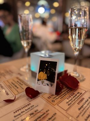 Rosé Bistro & Champagne Bar by null