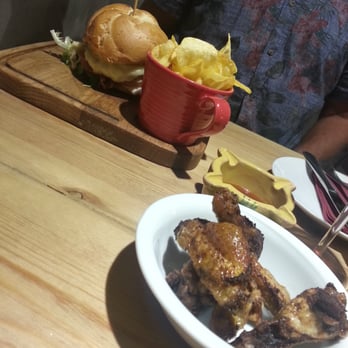 La Fresca - foie gras burger & wings - Tapas/Small Plates Near Me - Barcelona, B
