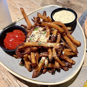 Moku Kitchen - Parm truffle fries - Cocktail Bars Near Me - Honolulu, Hawaii Moku Kitchen - Parm truffle fries - Cocktail Bars Near Me - Honolulu, Hawaii