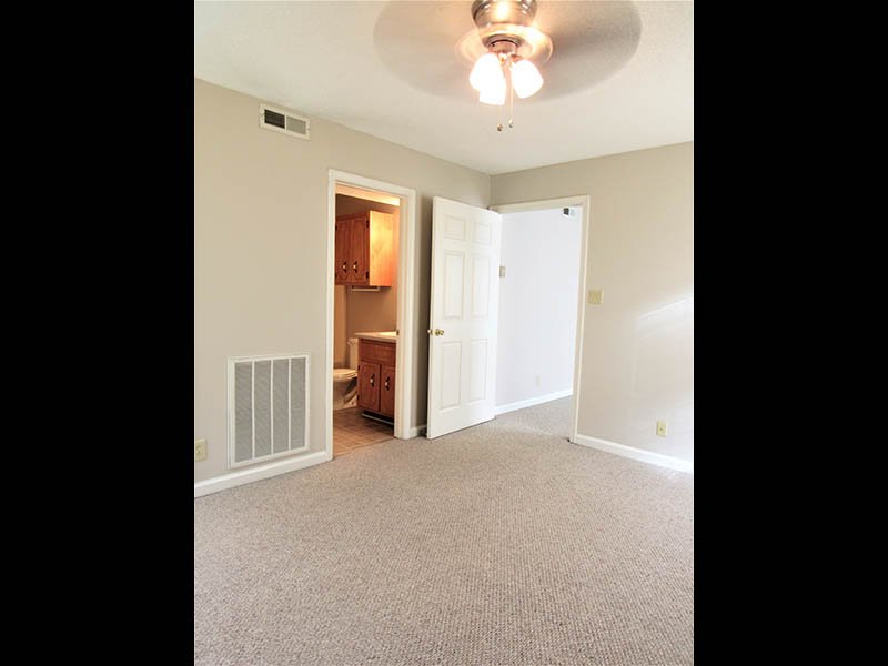 COBBLESTONE APARTMENTS 2430 Whitfield Rd, Clarksville, Tennessee