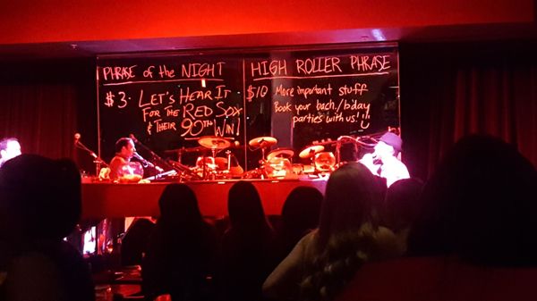 D's Keys Dueling Pianos & Sing Along Bar by null