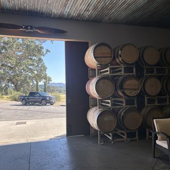 Bella Luna Estate Winery - Wineries Near Me - Templeton, California