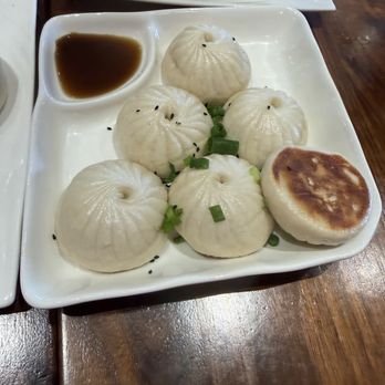 Kungfu Kitchen - J5.Shanghai Pan-Fried Pork Buns(6) - Dim Sum Near Me - Orlando, Florida Kungfu Kitchen - J5.Shanghai Pan-Fried Pork Buns(6) - Dim Sum Near Me - Orlando, Florida