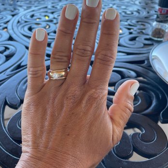 Posh Nail Lounge - Clean and fresh white gel manicure - Nail Salons Near Me - Kailua-Kona, Hawaii