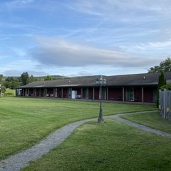 Meadowlark Inn - Back side of this sweet place