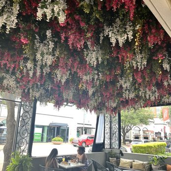 Ebb & Flow - Patio - Cocktail Bars Near Me - Plano, Texas