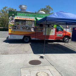 Taqueria Extra Truck - Front area
