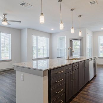 Leasing Solutions - Large living room and extra-large Kitchen - Apartments Near Me - Houston, Texas