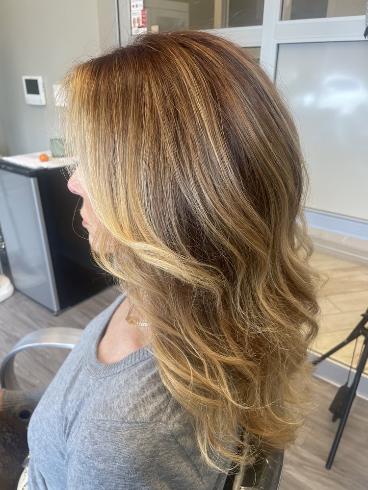 Natalie Carmichael Hairstylist Logo