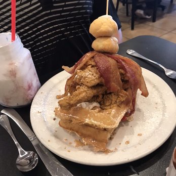 Maple Leaf Diner - French toast & milkshake - American Near Me - Dallas, Texas