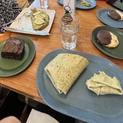 The North Branch Cafe - Sesame noodle wrap with chicken, blood orange brownie and chocolate dipped almond cookies