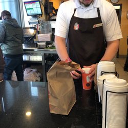 Dunkin' - Pick up counter