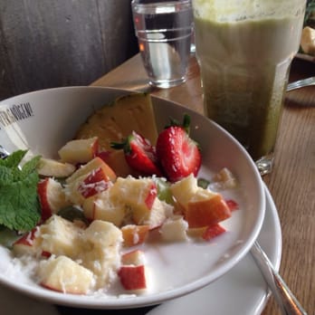 Spreegold Prenzlauer Berg - Apfel paleo muesli and popey's smoothie! Delicious - Cafes Near Me - Berlin, BE