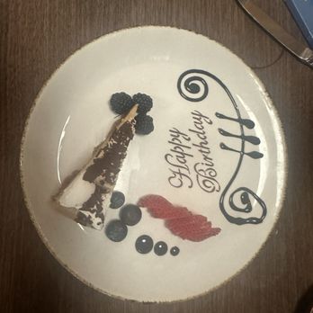 7 Mile Kitchen - Dulce de leche cake - New American Near Me - Carlsbad, California 7 Mile Kitchen - Dulce de leche cake - New American Near Me - Carlsbad, California