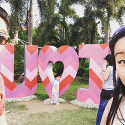 Plazuela De Iloilo - Statues to take pictures with!