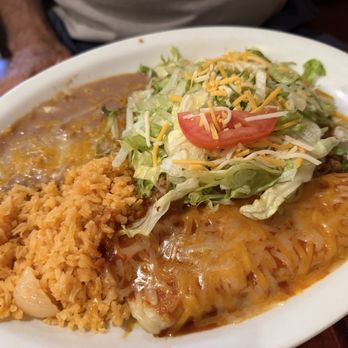 Los Agaves Bar And Grill - Ground beef enchilada with tostado (lunch special for $7.99!) - Mexican Near Me - Hugoton, Kansas Los Agaves Bar And Grill - Ground beef enchilada with tostado (lunch special for $7.99!) - Mexican Near Me - Hugoton, Kansas