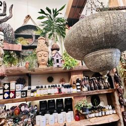 Gracie James - Candles. Oils. And decor ideas