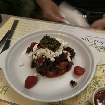 Jardin Nelson - Beef salad - Creperies Near Me - Montreal, Quebec