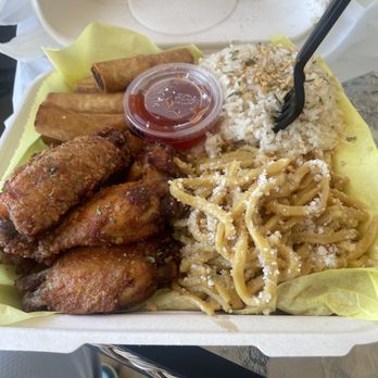 Mama's Lumpia - This is my plate that was presented to me after placing my order . - Filipino Near Me - Pacheco, California
