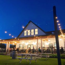 No 10 Eatery - Evening dining on the porch