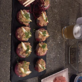 Tōbu - House specialty roll. Tuna on the outside and spicy salmon on top. - Japanese Near Me - Tijuana, BCN Tōbu - House specialty roll. Tuna on the outside and spicy salmon on top. - Japanese Near Me - Tijuana, BCN