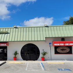Red Grouper Tavern - Front of the building