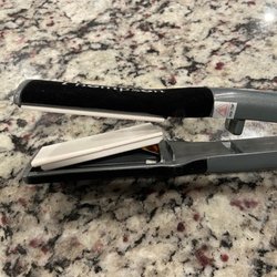 Boom Boom Beauty Supply - Defective /Broken flat iron that Owner refused to exchange