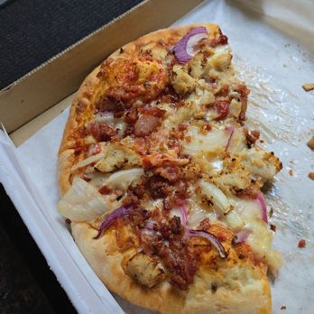 Edible Happy Pizzeria - BBQ pizza, onions, chicken, peppers, bacon, BBQ sauce - Pizza Near Me - Oakland, California Edible Happy Pizzeria - BBQ pizza, onions, chicken, peppers, bacon, BBQ sauce - Pizza Near Me - Oakland, California
