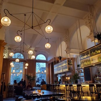 Kimpton Fitzroy London - Inside Burr&Co. They offer "grab and go" breakfast options for guests. - Hotels Near Me - London, XGL