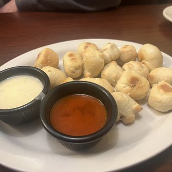 Bianca’s Grill and Vineyard - Garlic knots with marinara & Alfredo (extra cost for Alfredo) - Italian Near Me - Ankeny, Iowa
