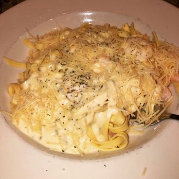 Rose's Restaurant - Fettuccine Alfredo with shrimp and freshly grated Parmesan cheese. - Italian Near Me - Canton, Michigan