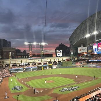 Daikin Park - Beautiful stadium not so great game today fun energy high crowd full employees nice - Stadiums & Arenas Near Me - Houston, Texas