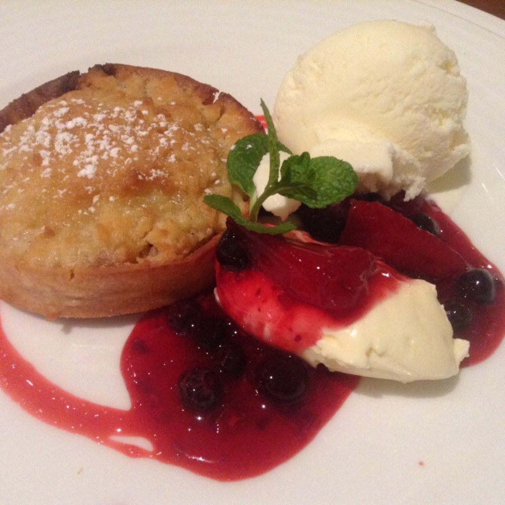 Bayview Eden Melbourne - Apple and rhubarb - Hotels Near Me - Melbourne, VIC