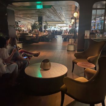 Le Ame - Comfortable waiting area by the host podium - Steakhouses Near Me - Phoenix, Arizona Le Ame - Comfortable waiting area by the host podium - Steakhouses Near Me - Phoenix, Arizona