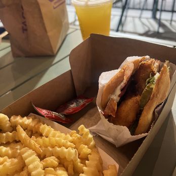 Shake Shack Bloomingdale - Burgers Near Me - Bloomingdale, Illinois Shake Shack Bloomingdale - Burgers Near Me - Bloomingdale, Illinois