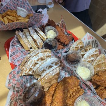Howlin' Ray's - Chicken and Waffles, Fries - Southern Near Me - Pasadena, California