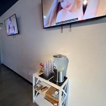 92 Chicken - Water and games - Chicken Wings Near Me - Sugar Land, Texas
