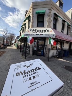Mano's Pizzeria by null
