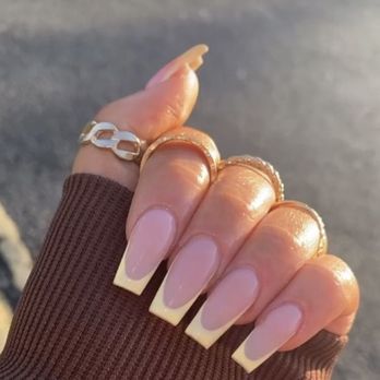 THE NAIL BAR TRAVERSE CITY