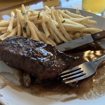 Driftwood South Pier - Flat iron steak- very tasty! - Pubs Near Me - Sheboygan, Wisconsin