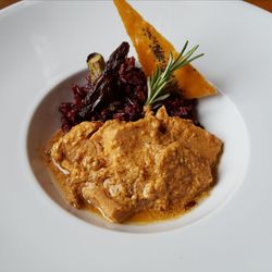Auberge de la Meouge - Blanquette de veau au curry riz noir tuile de parmesan
