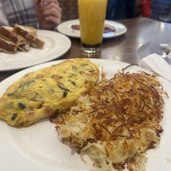 Brunch Cafe-Roselle - Garden Omelet Hash Browns - Breakfast & Brunch Near Me - Roselle, Illinois Brunch Cafe-Roselle - Garden Omelet Hash Browns - Breakfast & Brunch Near Me - Roselle, Illinois