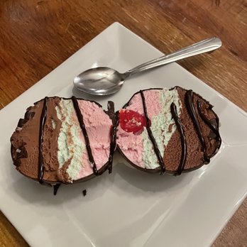 Mangia Mangia Italian Grill - Italian Near Me - Hershey, Pennsylvania Mangia Mangia Italian Grill - Italian Near Me - Hershey, Pennsylvania