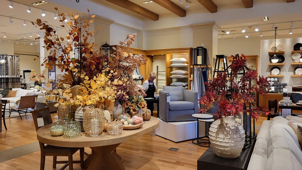 POTTERY BARN Updated September 2024 14 Reviews 1 Oakway Ctr