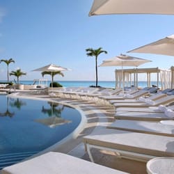 Prestige Vacations - The view of the open bar pool at cancun mexicoo