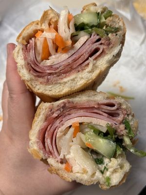 Bánh Mì Ba Lẹ by null
