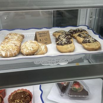 Baking Wahines Bakery Cafe - Cookies for $1 because they are 1 to 2 days old - Bakeries Near Me - Bremerton, Washington Baking Wahines Bakery Cafe - Cookies for $1 because they are 1 to 2 days old - Bakeries Near Me - Bremerton, Washington