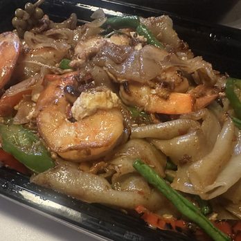 When In Bangkok - Pad Kew mão with shrimp - Thai Near Me - Flushing, New York When In Bangkok - Pad Kew mão with shrimp - Thai Near Me - Flushing, New York