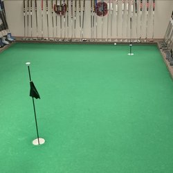 Golf Headquarters - Putting green