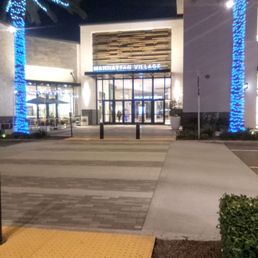 Picture of the Mall where I exited and was helped by the security. Picture of the Mall where I exited and was helped by the security.